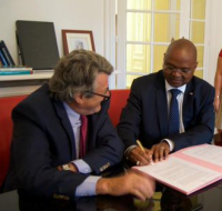 La Croix: Jean-Louis BORLOO, l'homme qui veut apporter l'électricité à l'Afrique