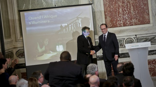 FRANCE3: Jean-Louis Borloo présente sa fondation, visite surprise de Hollande